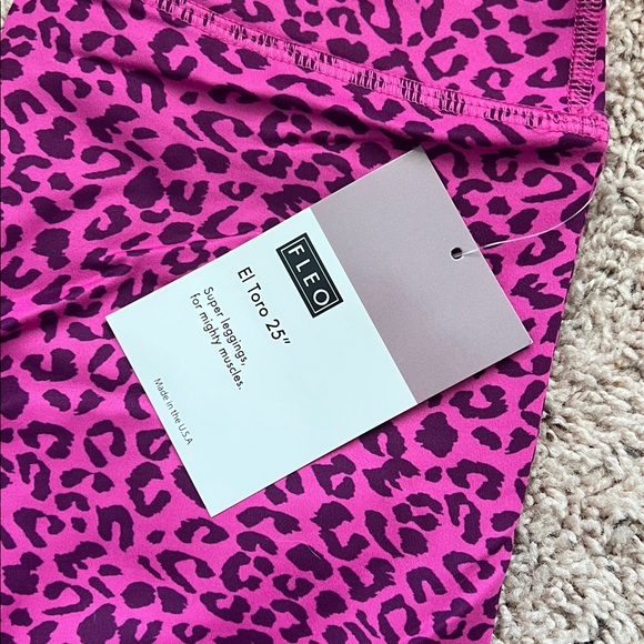Fleo sz S El Toro 25” Fuschia Red Leopard NWT - Picture 2 of 4